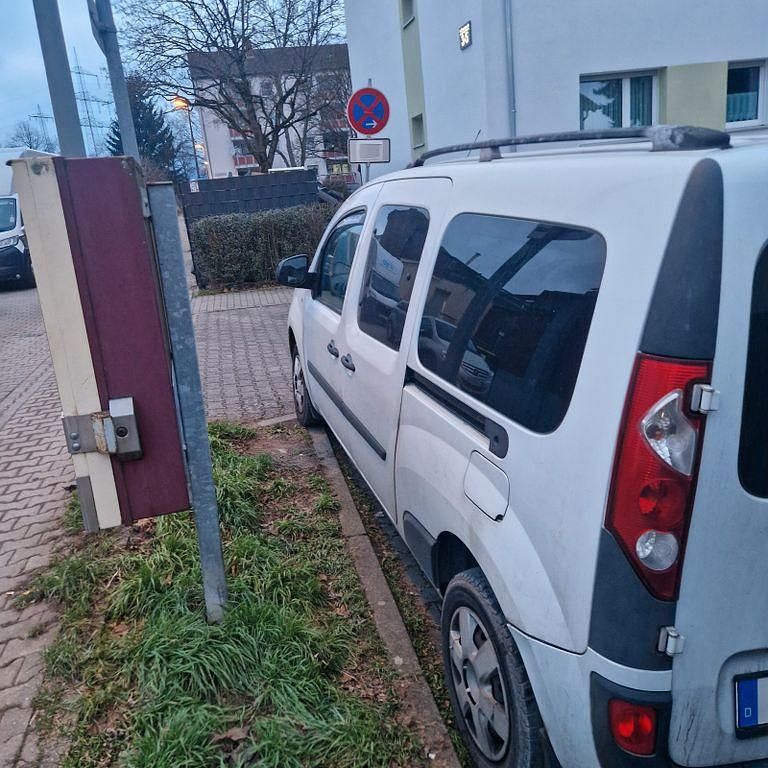 Weiß Gebraucht 2013 Renault Kangoo Luxe Van / Kleinbus | 2.000 € (Guter Preis) - Bild 1/4