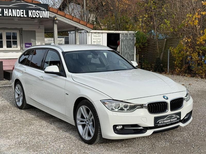 Weiß Gebraucht 2013 BMW 330 Sport Line Kombi | 10.990 € (Guter Preis) - Bild 1/4