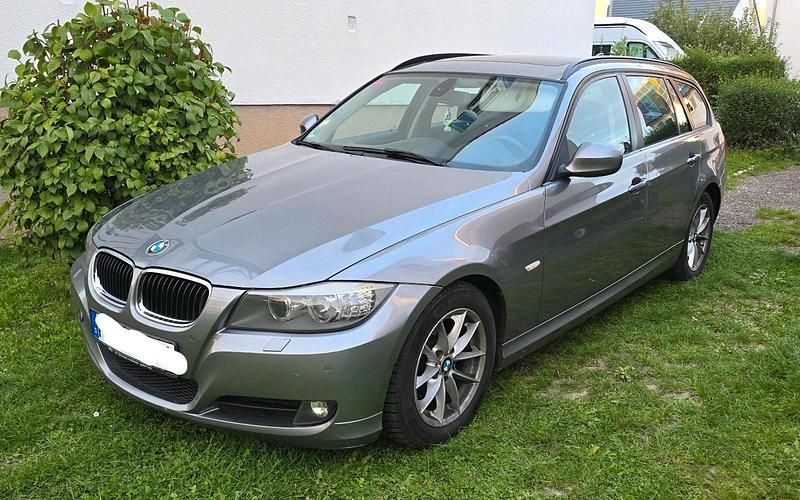 Grau Gebraucht 2011 BMW 320 Kombi | 5.950 € (Fairer Preis) - Bild 1/4
