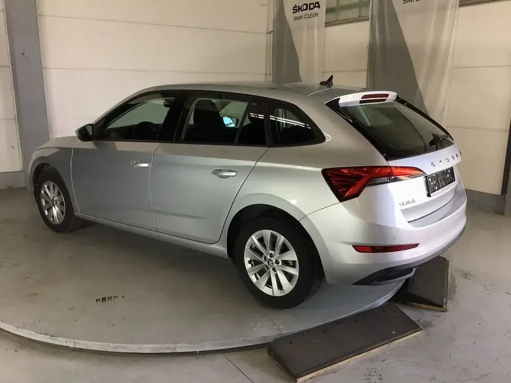 Gebraucht Skoda Scala Ambition 110 PS (80 kW) 2023 Silber Kleinwagen