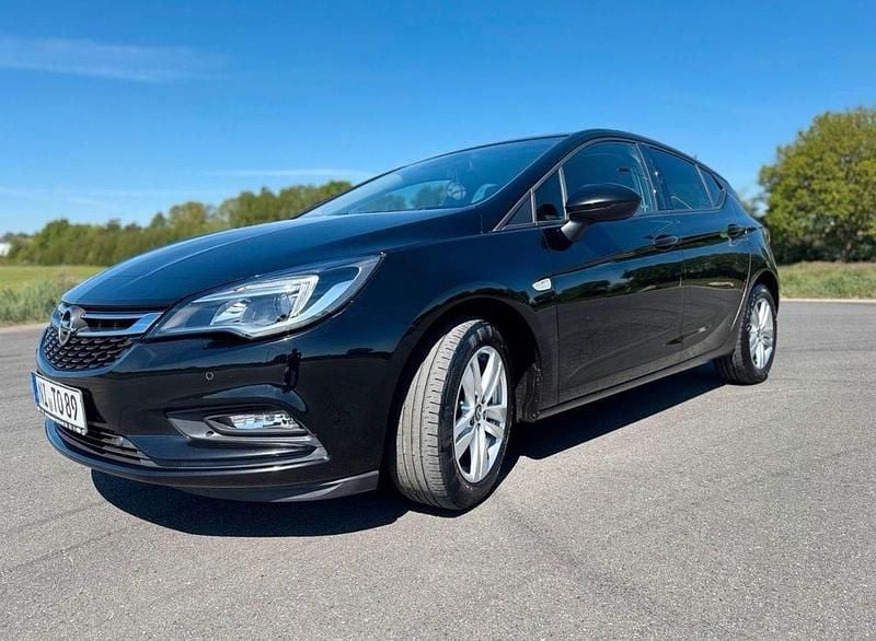 Schwarz Gebraucht 2017 Opel Astra Active Limousine | 10.000 € (Guter Preis) - Bild 1/4