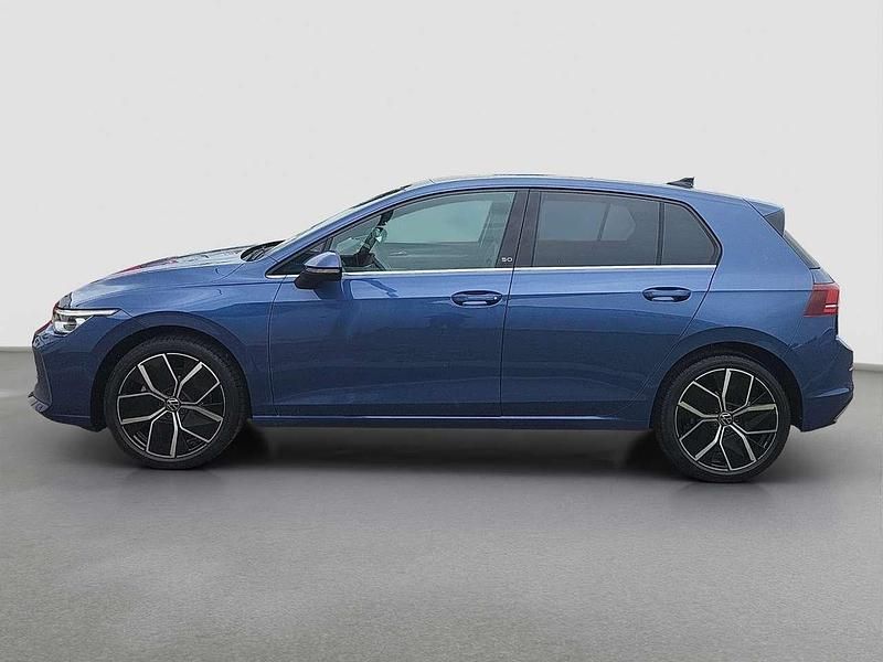 Gebraucht VW Golf VIII Edition 150 PS (110 kW) 2024 Blau (anemonenblau metallic) Limousine