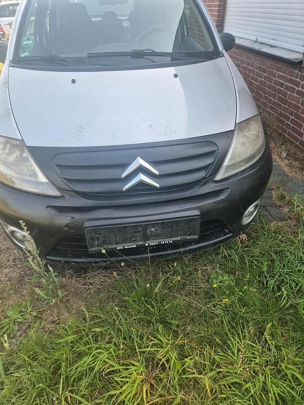 Grau Gebraucht 2006 Citroën C3 Kleinwagen | 500 € - Bild 1/4