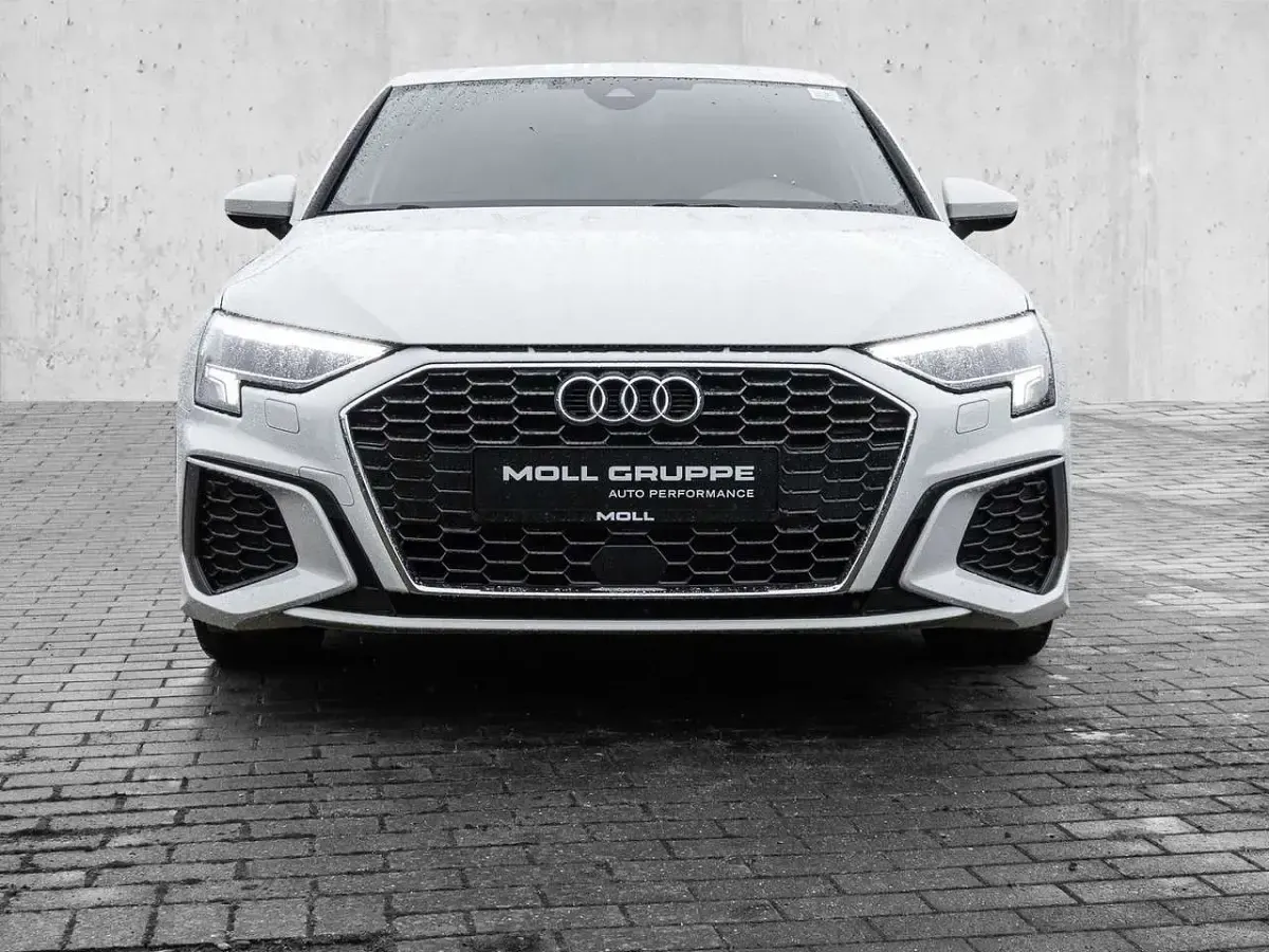 Gebraucht Audi A3 S-Line 150 PS (110 kW) 2023 Gletscherweiß (metallic) Limousine
