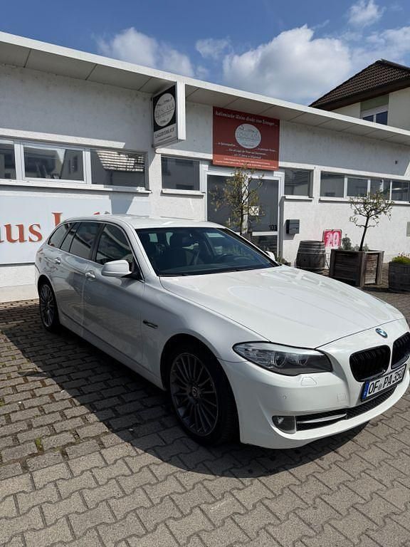 Gebraucht BMW 520 184 PS (135 kW) 2011 Weiß Kombi