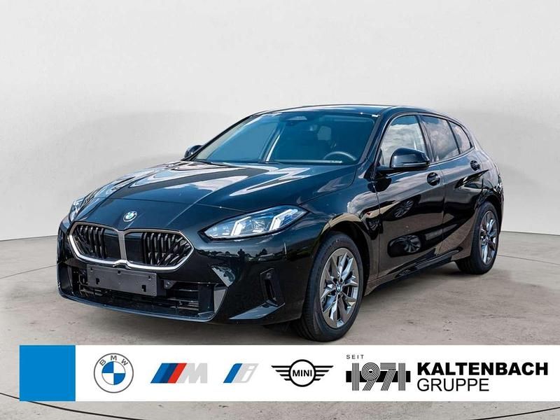 Black sapphire Gebraucht 2025 BMW 118 Sport Line Kleinwagen | 31.590 € (Etwas zu teuer) - Bild 1/3