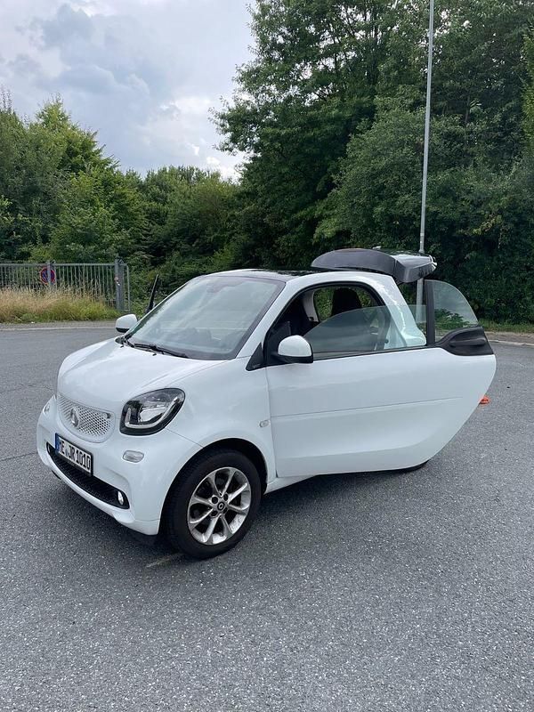 Weiß Gebraucht 2016 Smart ForTwo Coupé Coupé | 5.999 € (Guter Preis) - Bild 1/4