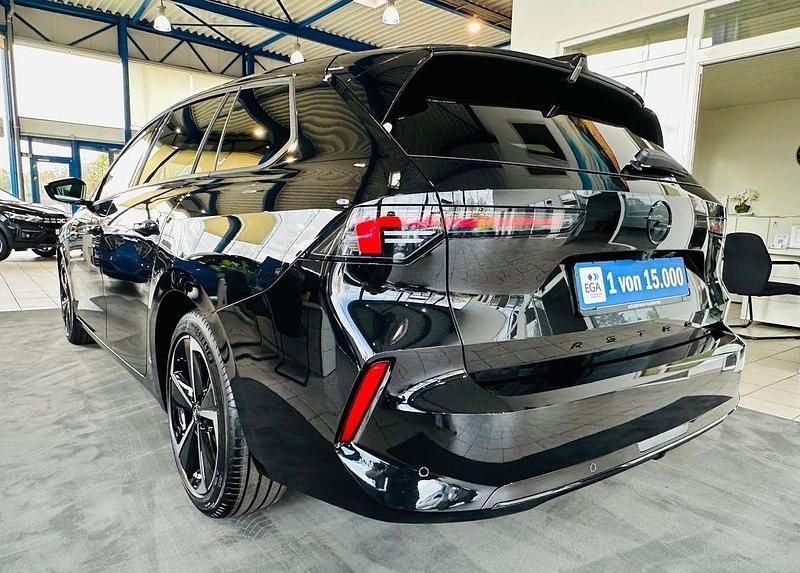 Neu Opel Astra 131 PS (96 kW) 2025 Schwarz Kombi