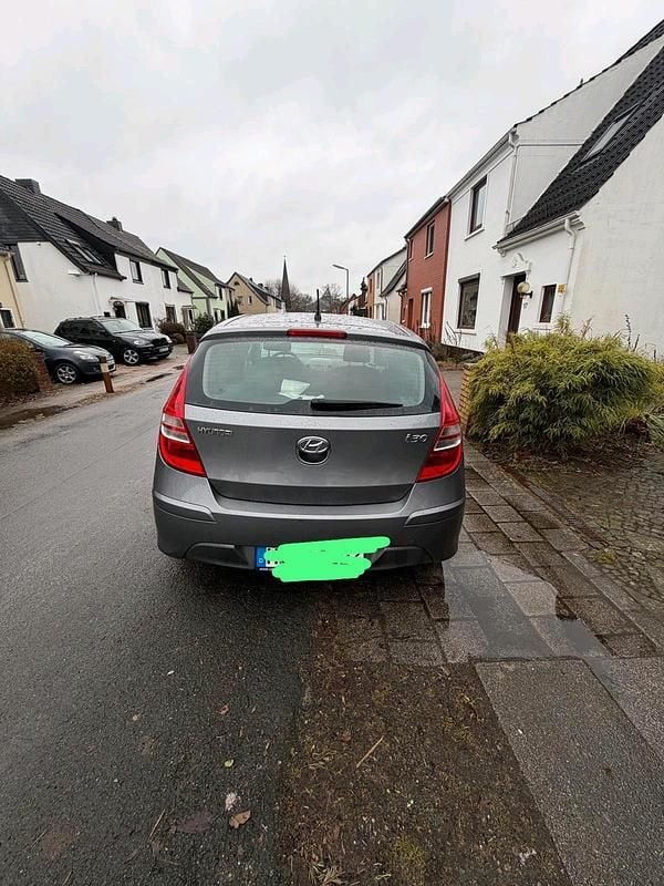 Gebraucht Hyundai i30 109 PS (80 kW) 2012 Grau Kleinwagen