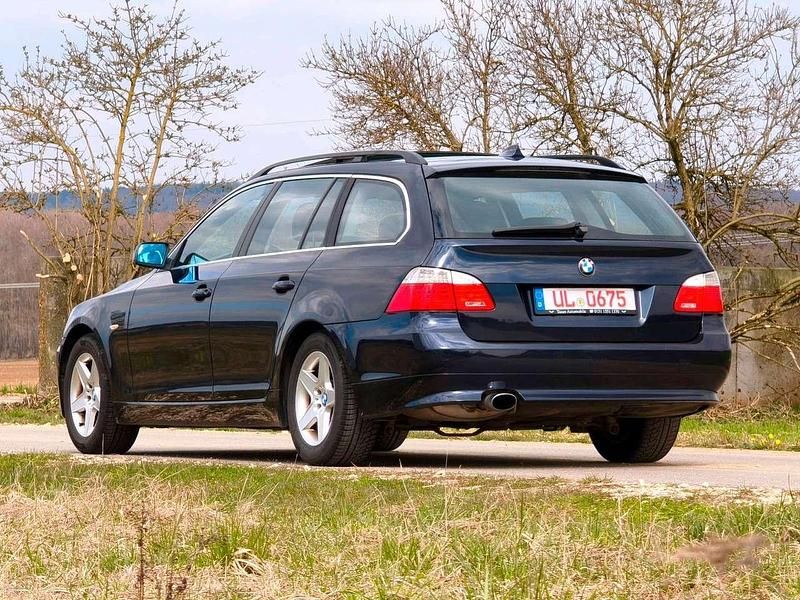 Gebraucht BMW 520 Sport Line 177 PS (130 kW) 2009 Blau Kombi