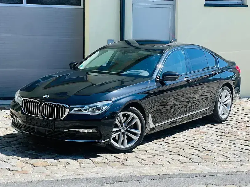 Gebraucht BMW 740 Shadowline 320 PS (235 kW) 2018 Black sapphire Limousine