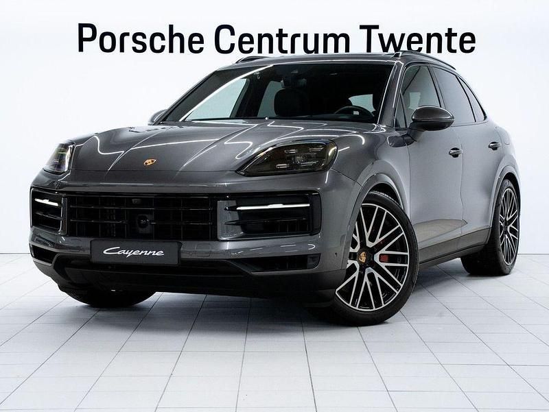 Grau Gebraucht 2024 Porsche Cayenne S E-Hybrid SUV | 129.900 € - Bild 1/4