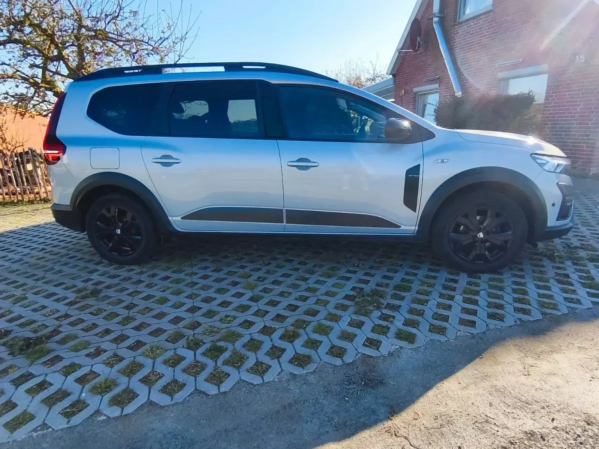 Gebraucht Dacia Jogger Extreme 101 PS (74 kW) 2022 Silber Van / Kleinbus