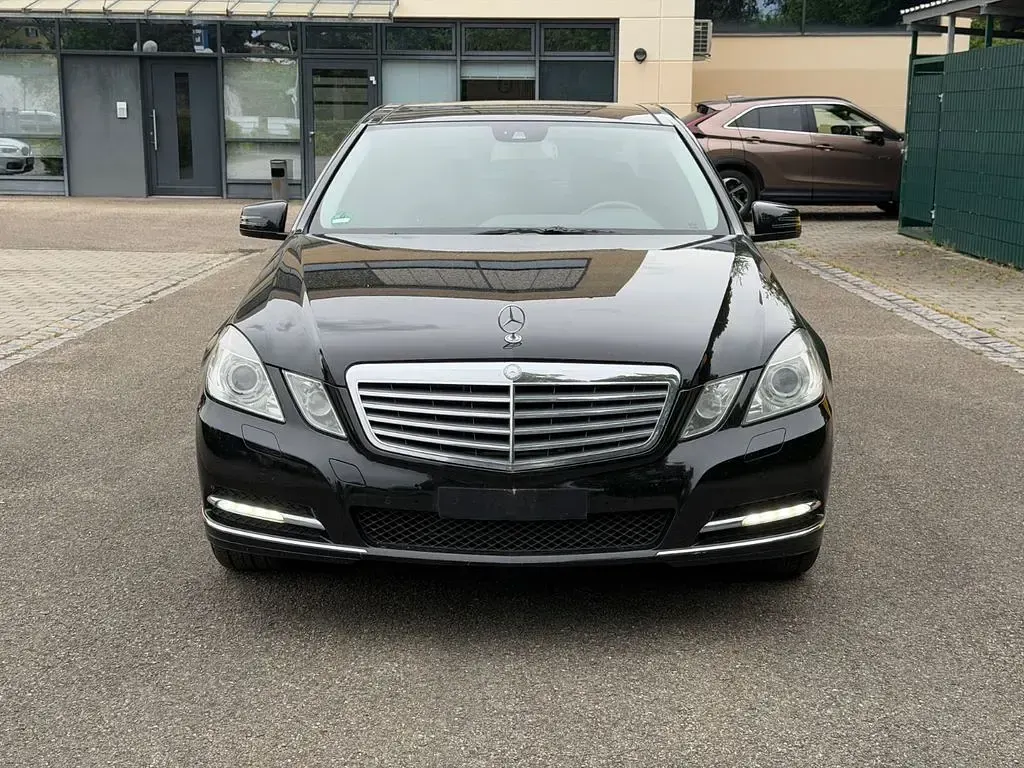 Gebraucht Mercedes E300 Elegance 252 PS (185 kW) 2011 Schwarz Limousine