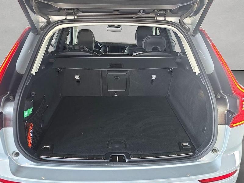 Gebraucht Volvo XC60 Plus 197 PS (144 kW) 2024 Grau SUV