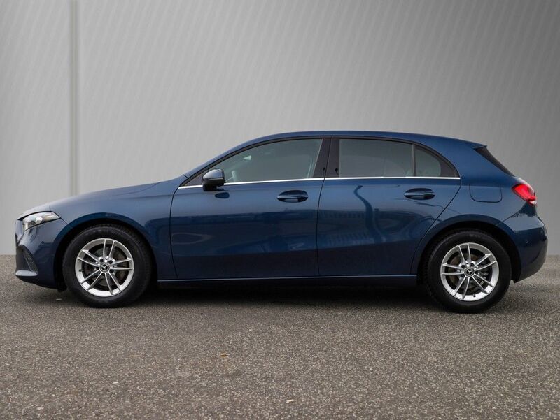 Gebraucht Mercedes A180 116 PS (85 kW) 2020 Denimblau  metalliclack Limousine