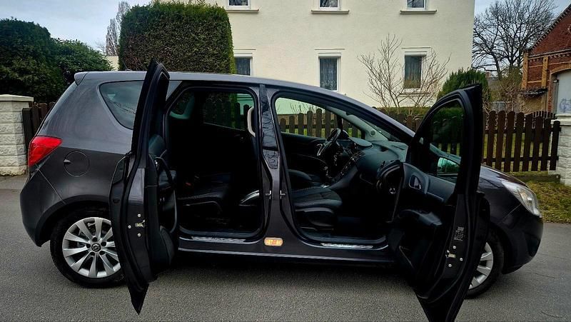 Gebraucht Opel Meriva 131 PS (96 kW) 2012 Grau Van / Kleinbus