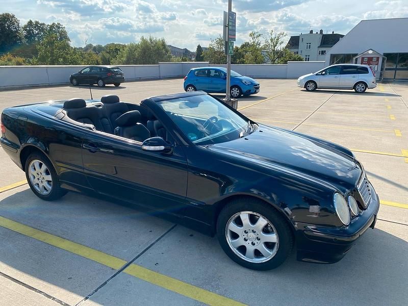 Gebraucht Mercedes CLK200 168 PS (123 kW) 2002 Schwarz Cabrio