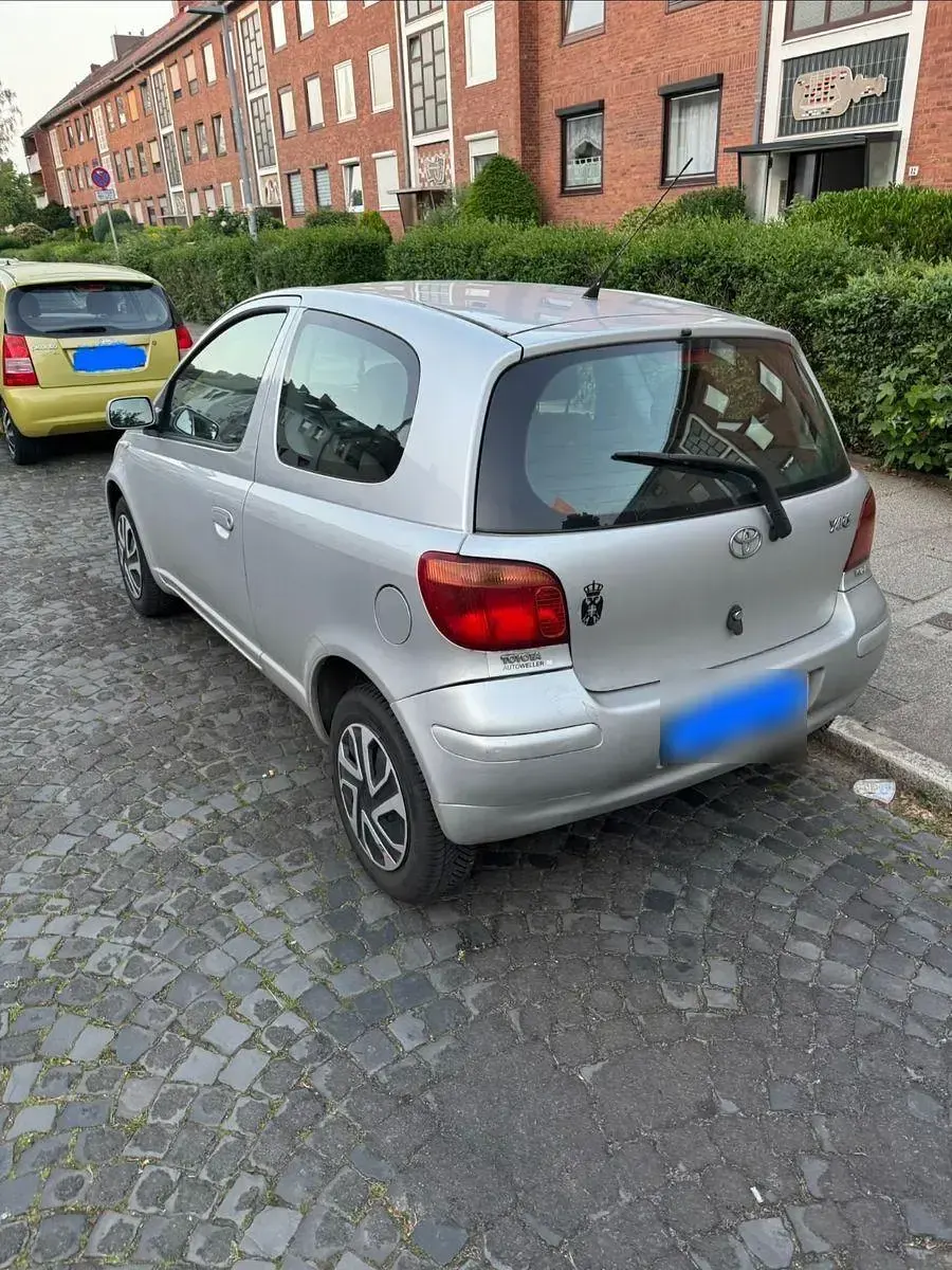Gebraucht Toyota Yaris 65 PS (47 kW) 2004 Silber Kleinwagen