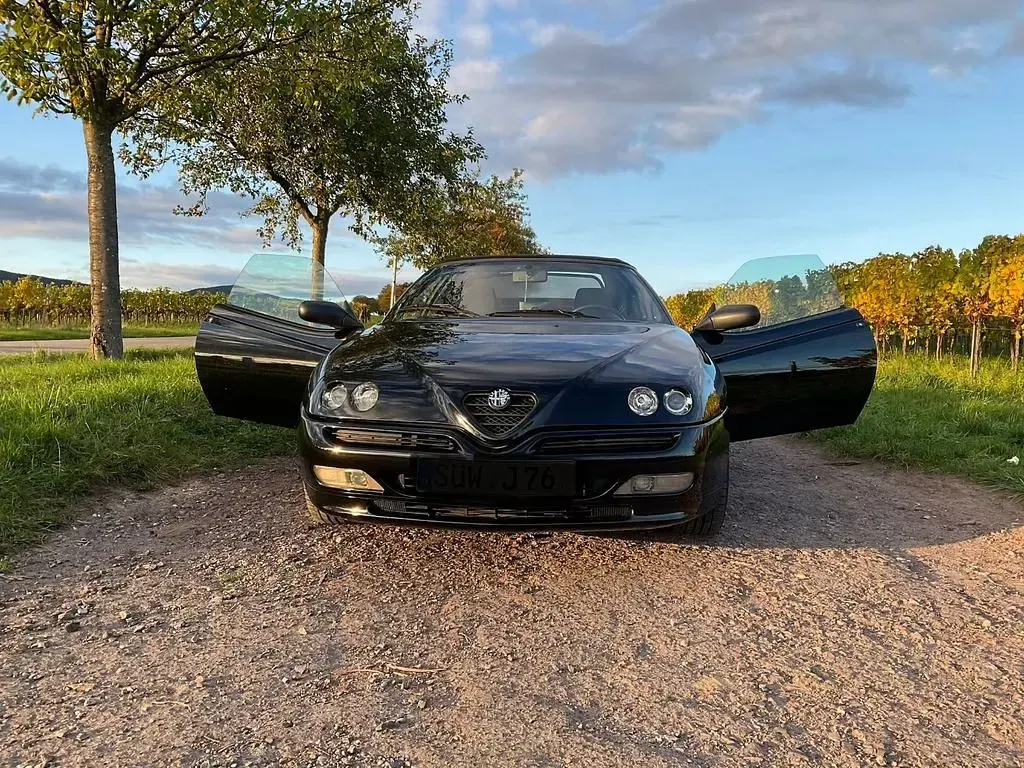 Second-hand Alfa Romeo Spider 144 CP (105 kW) 1999 Negru Cabrio