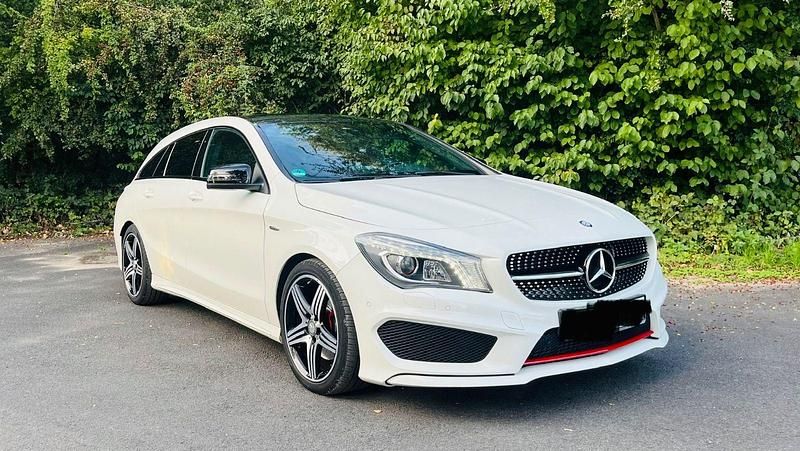 Weiß Gebraucht 2015 Mercedes CLA250 Shooting Brake Kombi | 20.500 € (Fairer Preis) - Bild 1/4