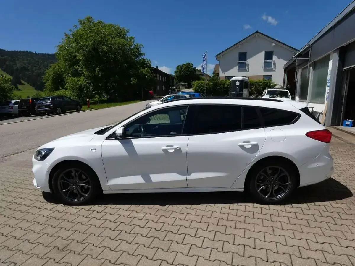 Gebraucht Ford Focus ST-Line 151 PS (111 kW) 2019 Frostweiß Kombi