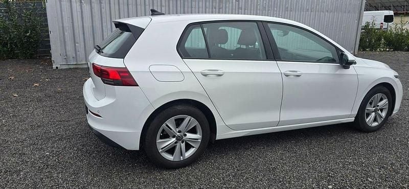 Gebraucht VW Golf VIII Life 110 PS (80 kW) 2022 Weiß Limousine