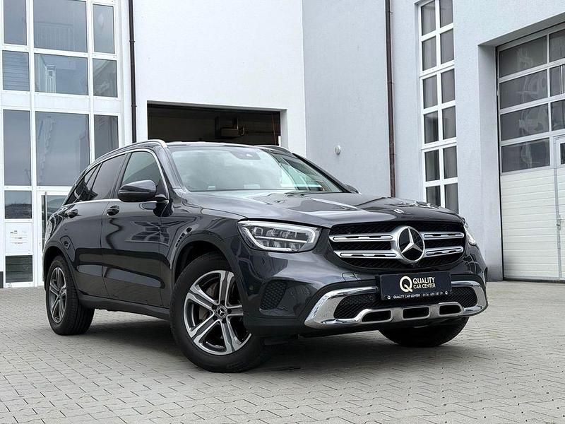 Grau Gebraucht 2020 Mercedes GLC220 Luxury SUV | 38.950 € (Fairer Preis) - Bild 1/4