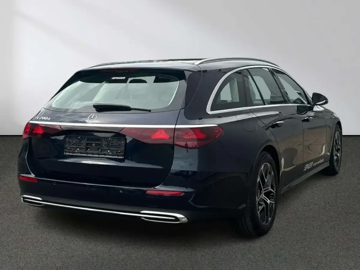 Gebraucht Mercedes E200 Avantgarde 163 PS (119 kW) 2026 Lack nautikblau Kombi