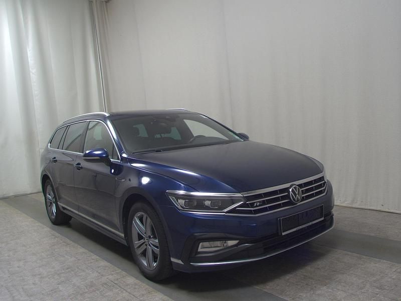 Second-hand VW Passat R-line 200 CP (147 kW) 2022 Albastru Break