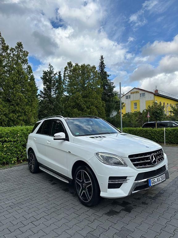 Weiß Gebraucht 2013 Mercedes ML350 SUV | 18.800 € (Etwas zu teuer) - Bild 1/4