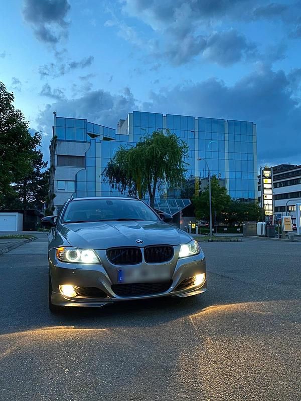 Gebraucht BMW 320 Lifestyle 184 PS (135 kW) 2011 Grau Kombi