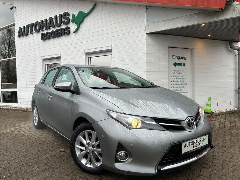 Silber Gebraucht 2013 Toyota Auris Edition Limousine | 9.480 € (Fairer Preis) - Bild 1/4
