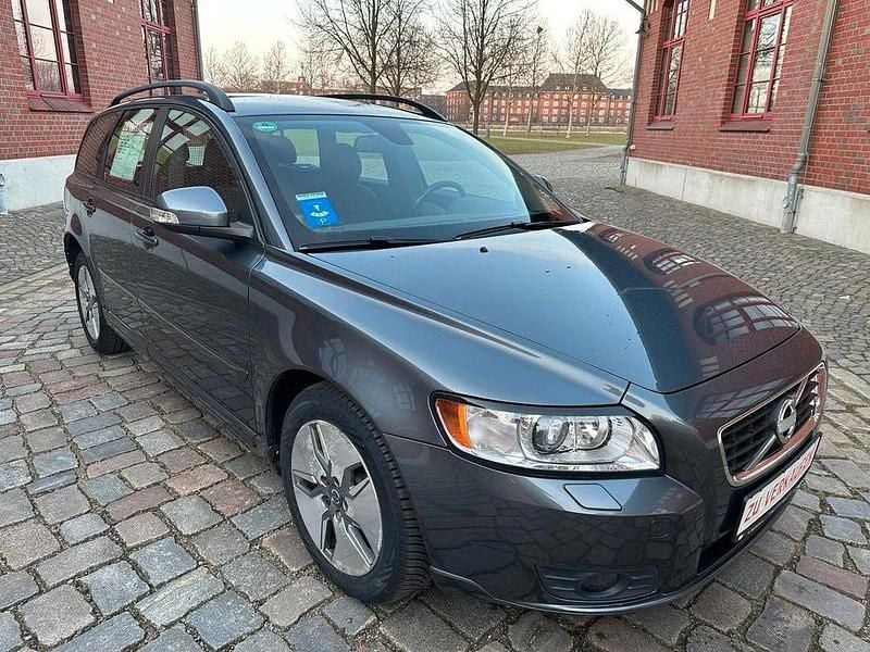 Gebraucht Volvo V50 Momentum 109 PS (80 kW) 2010 Grau Kombi