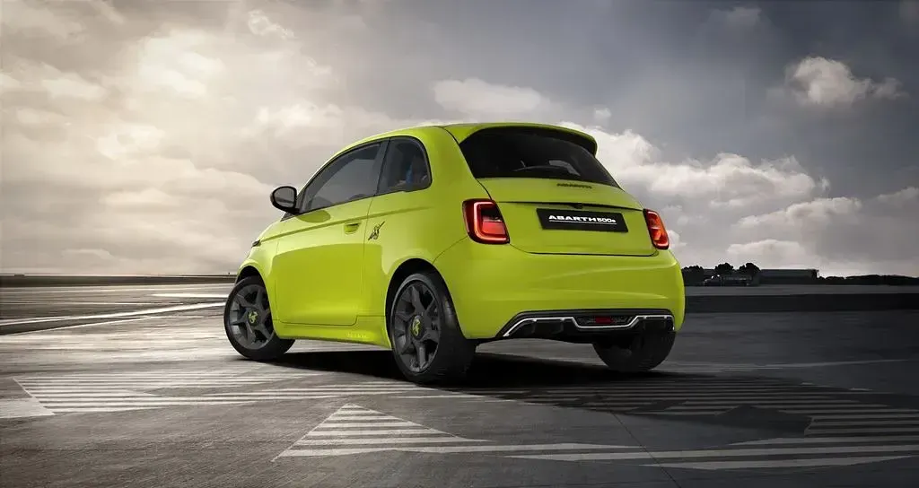 Neu Abarth 500e 114 kW (155 PS) 2026 Grün Kleinwagen