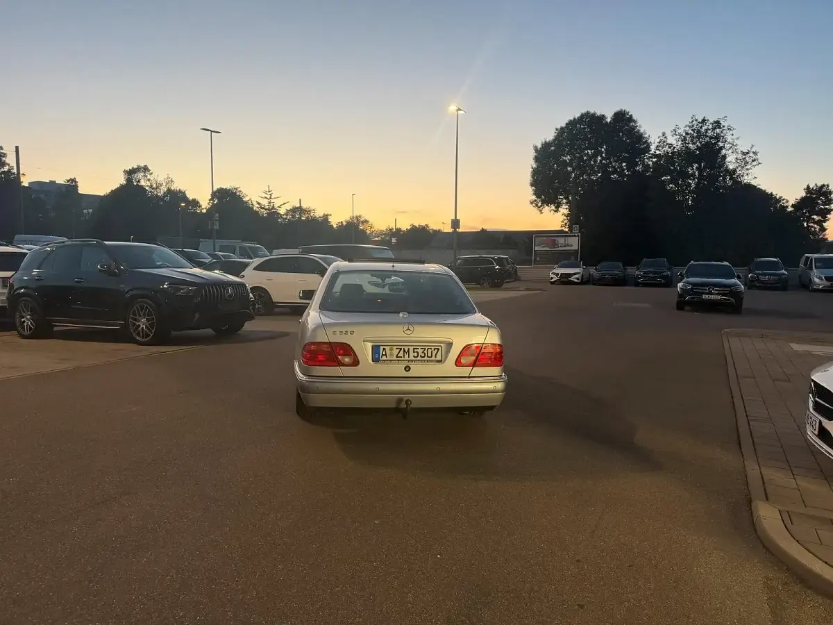 Gebraucht Mercedes E320 Elegance 220 PS (161 kW) 1996 Silber Limousine