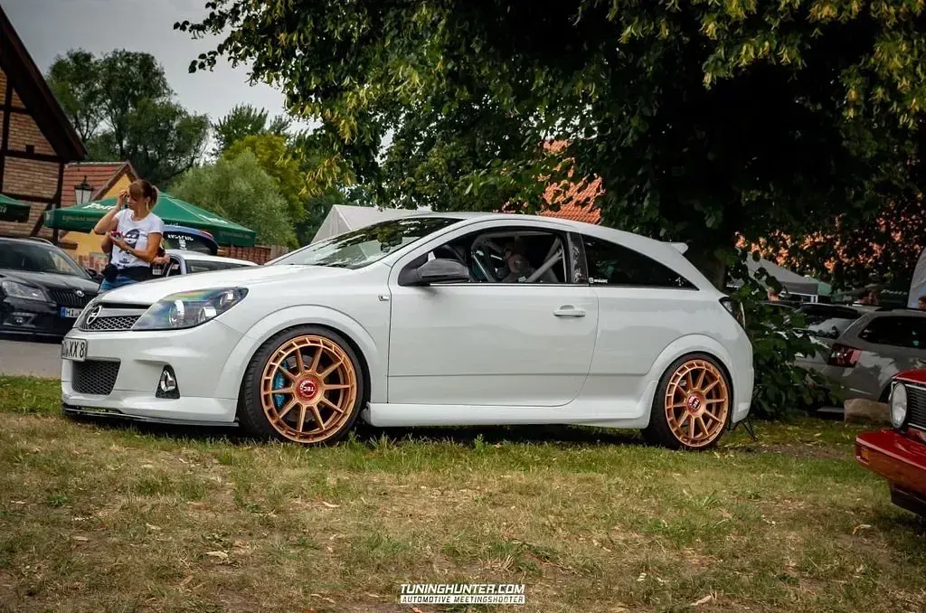 Gebraucht Opel Astra Edition 300 PS (220 kW) 2008 Weiß Limousine