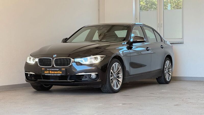Grau Gebraucht 2017 BMW 330 Luxury Line Limousine | 22.900 € (Fairer Preis) - Bild 1/4