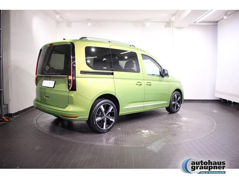 Gebraucht VW Caddy Style 116 PS (85 kW) 2022 Grün / golden green Van / Kleinbus