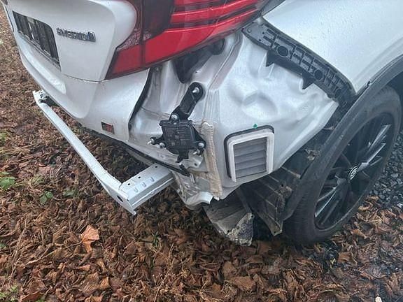 Gebraucht Toyota C-HR Basis 184 PS (135 kW) 2023 Platinumweiß perleffekt/ dach schwarz SUV