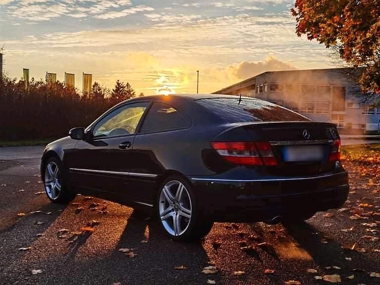Gebraucht Mercedes 180 143 PS (105 kW) 2008 Schwarz Limousine