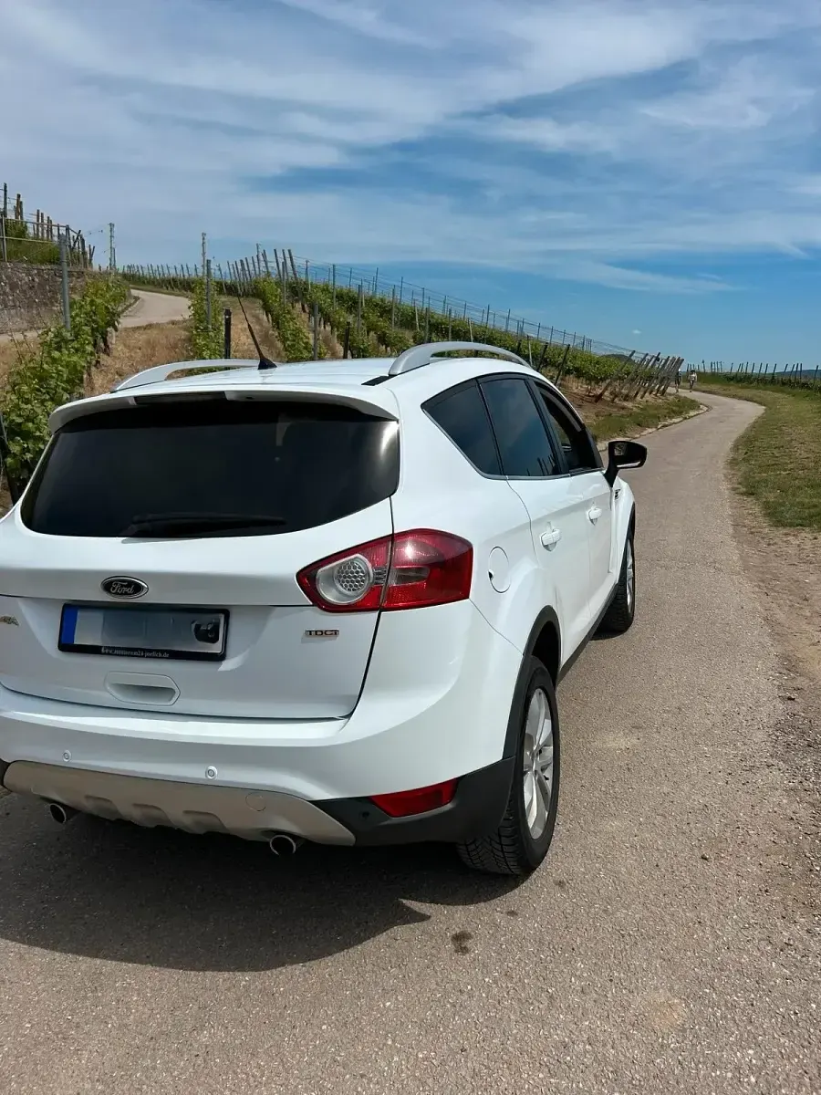 Gebraucht Ford Kuga Titanium 163 PS (119 kW) 2011 Weiß SUV
