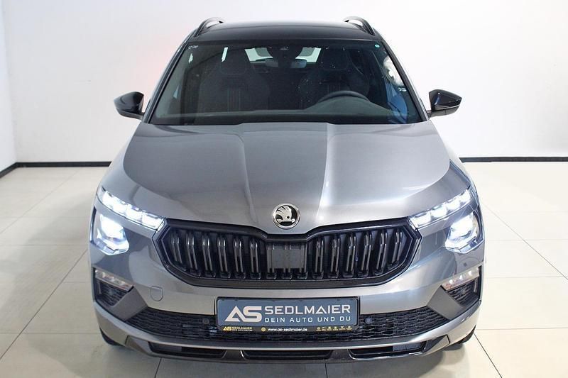 Graphitegrau Neu 2025 Skoda Kamiq Monte Carlo SUV | 35.690 € (Teuer) - Bild 1/2