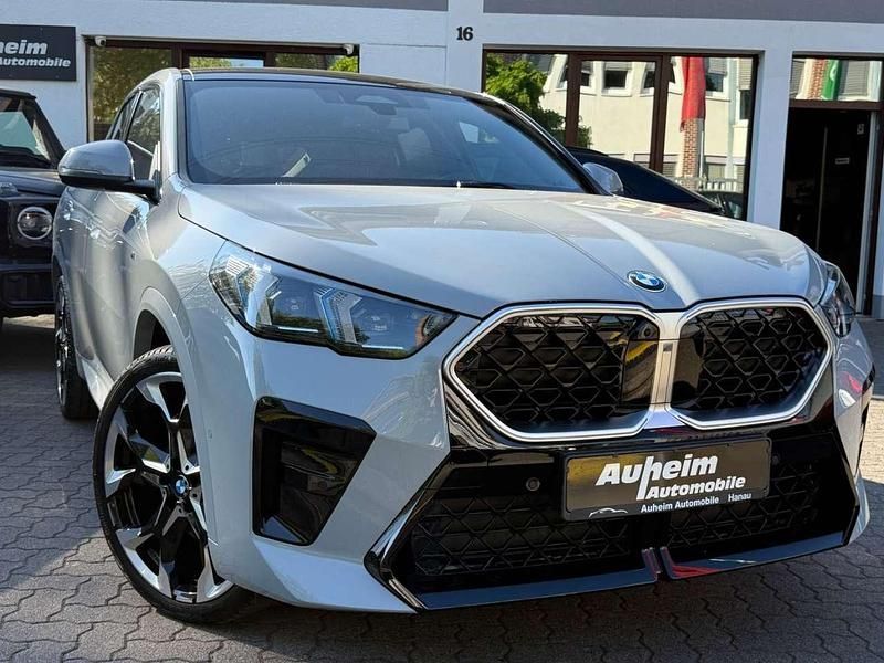 Brooklyn grau metallic Neu 2025 BMW X2 M Sport SUV | 53.550 € (Fairer Preis) - Bild 1/4