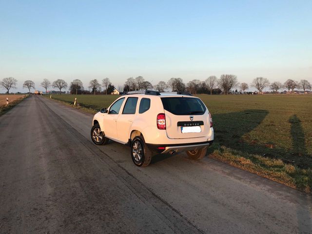 Gebraucht Dacia Duster Lauréate 105 PS (77 kW) 2015 Weiß metallic SUV