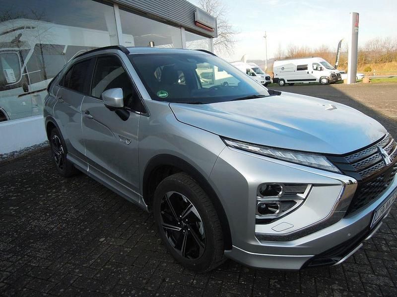 Silber Gebraucht 2022 Mitsubishi Eclipse Cross Plus SUV | 24.990 € (Fairer Preis) - Bild 1/4