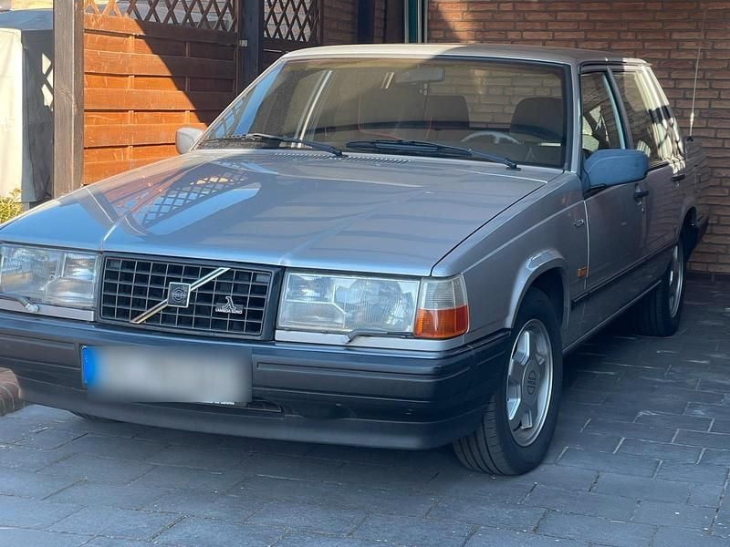 Silber Gebraucht 1990 Volvo 740 Limousine | 7.250 € - Bild 1/4