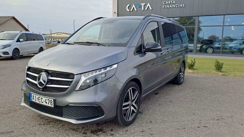 Grau Gebraucht 2024 Mercedes V300 Avantgarde Van / Kleinbus | 71.162 € (Etwas zu teuer) - Bild 1/4