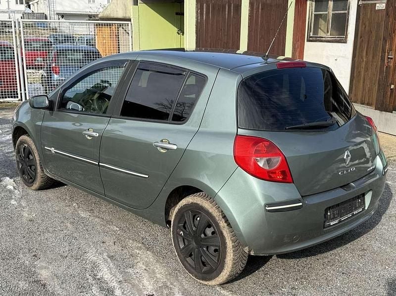 Gebraucht Renault Clio II Dynamique 88 PS (64 kW) 2007 Kupfergrün Kleinwagen
