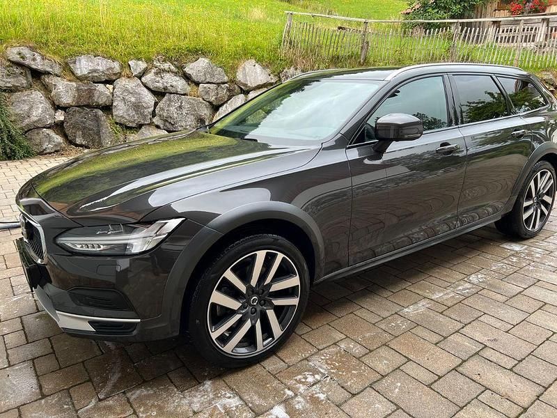 Braun Gebraucht 2020 Volvo V90 CC Kombi | 37.500 € (Superpreis) - Bild 1/4
